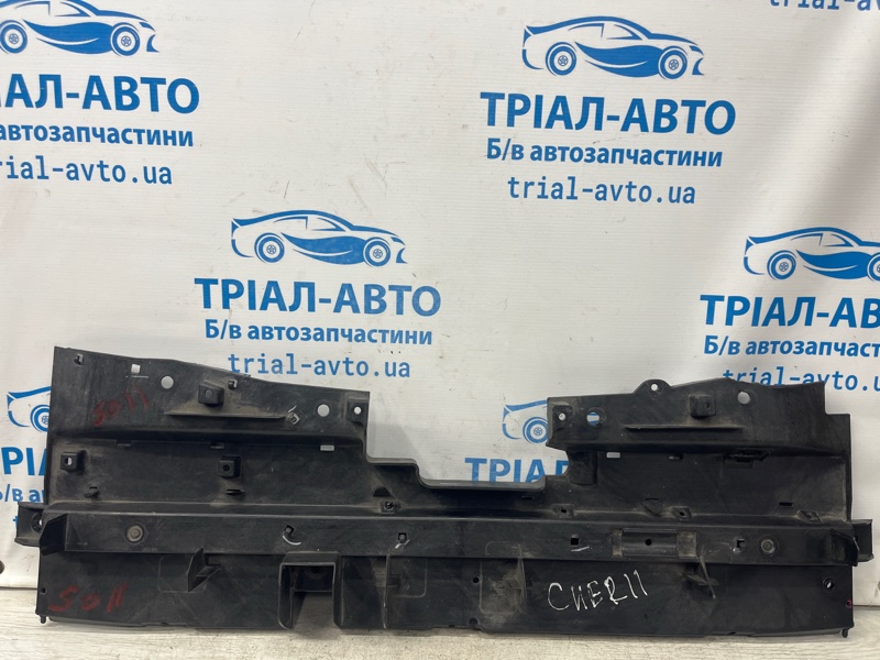 Дефлектор радиатора верхний Jeep Cherokee 2013-2019 KL 3.2 бензин EHK 68161379AA Б/У
