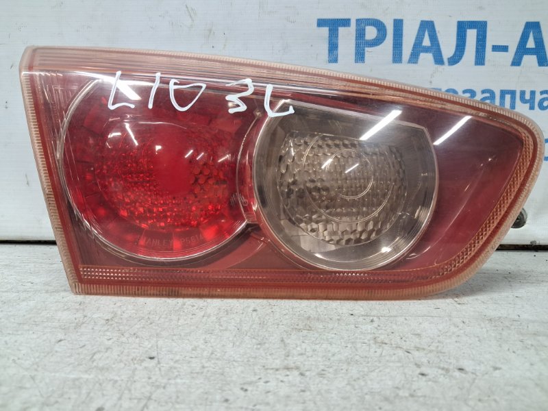 Фонарь задний внутренний левый Mitsubishi Lancer 2007-2017 10 2.0 бензин 4B11 8330A111 Б/У