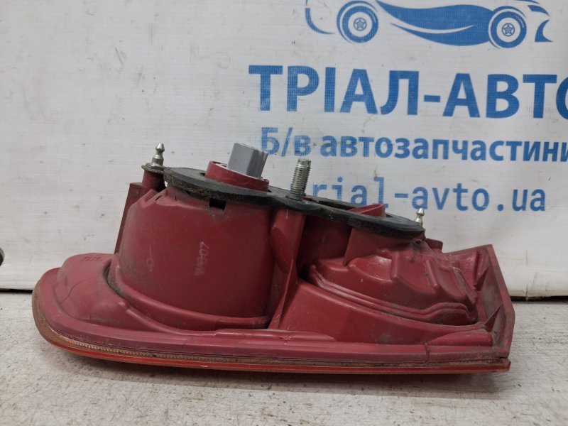 Фонарь задний внутренний левый Mitsubishi Lancer 10 2.0 бензин 4B11