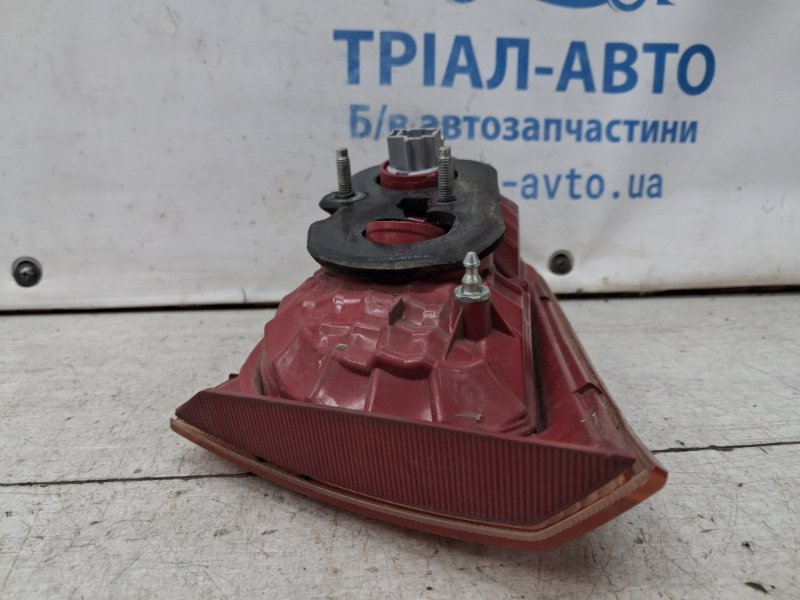 Фонарь задний внутренний левый Lancer 2007-2017 10 2.0 бензин 4B11