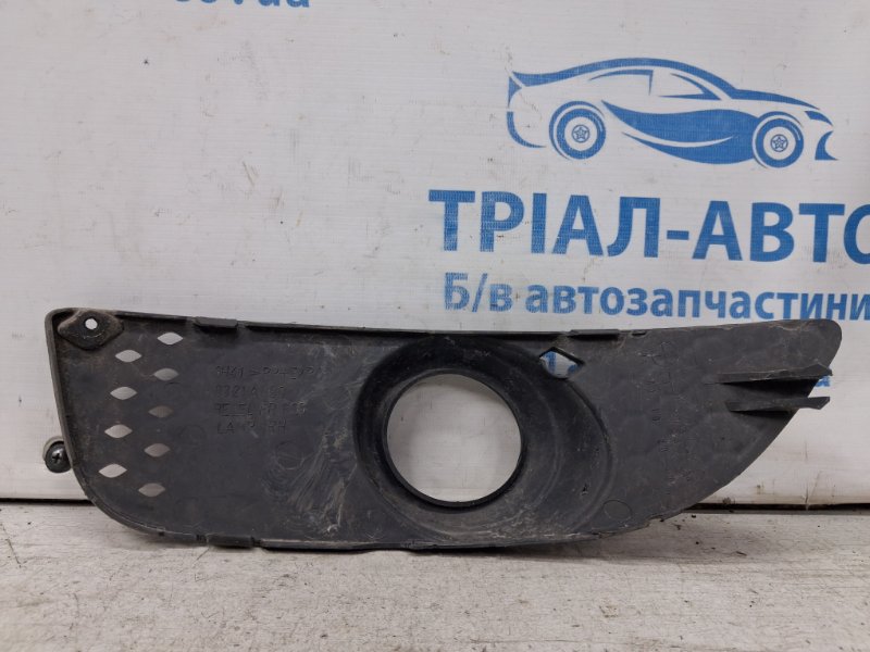 Решетка противотуманки правая Lancer 2007-2017 10 2.0 бензин 4B11