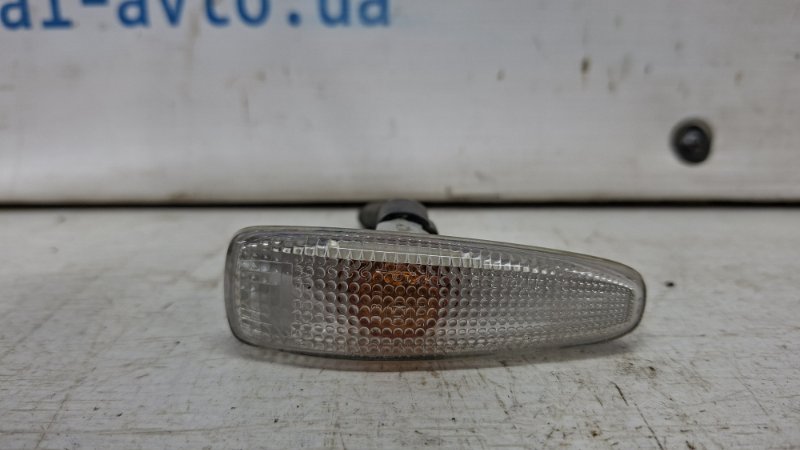 Повторитель поворотника правый Mitsubishi Lancer 2007-2017 10 2.0 бензин 4B11 8351A001 Б/У