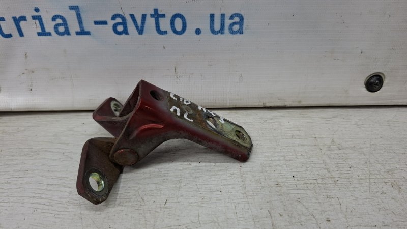 Петля двери передней левой нижняя Mitsubishi Lancer 10 2.0 бензин 4B11