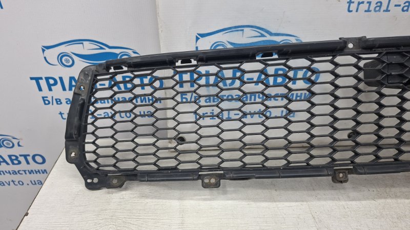 Решетка бампера центральная Outlander 2007-2012 XL 2.2 diesel 4HK