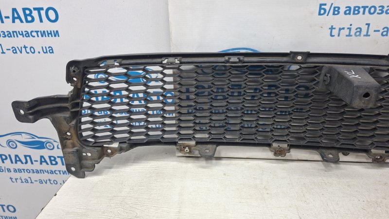 Решетка бампера центральная Outlander 2007-2012 XL 2.2 diesel 4HK