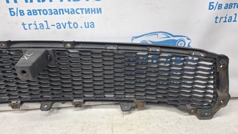 Решетка бампера центральная Outlander 2007-2012 XL 2.2 diesel 4HK