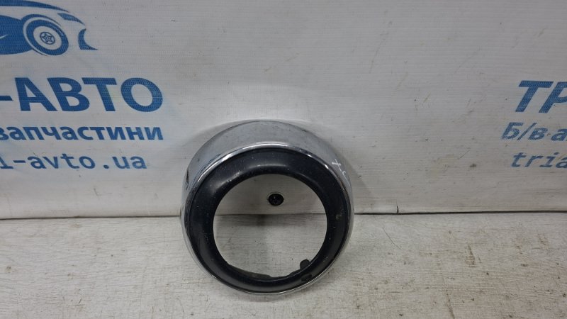 Решетка противотуманки правая Mitsubishi Outlander 2007-2012 XL 2.2 diesel 4HK 8321A426 Б/У