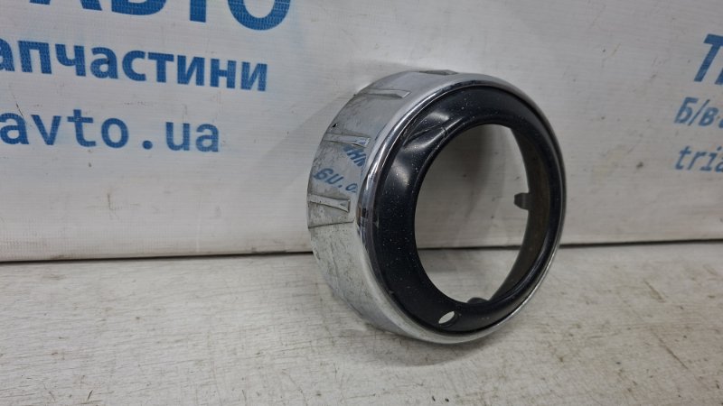 Решетка противотуманки правая Mitsubishi Outlander XL 2.2 diesel 4HK