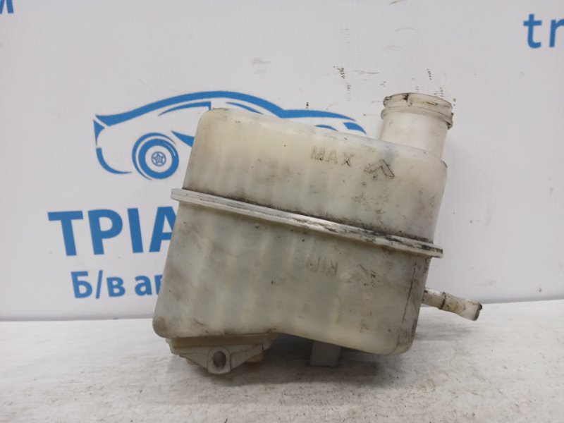 Бачок главного тормозного цилиндра Jeep Cherokee 2013-2019 KL 2.4 бензин ED6 68211909AA Б/У