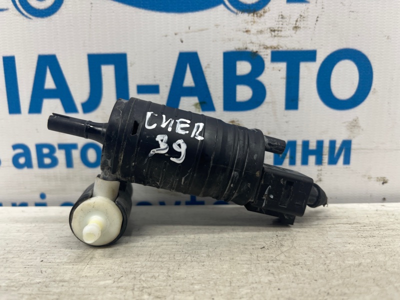 Насос омывателя стекла Jeep Cherokee 2013-2019 KL 2.4 бензин ED6 68225066AA Б/У