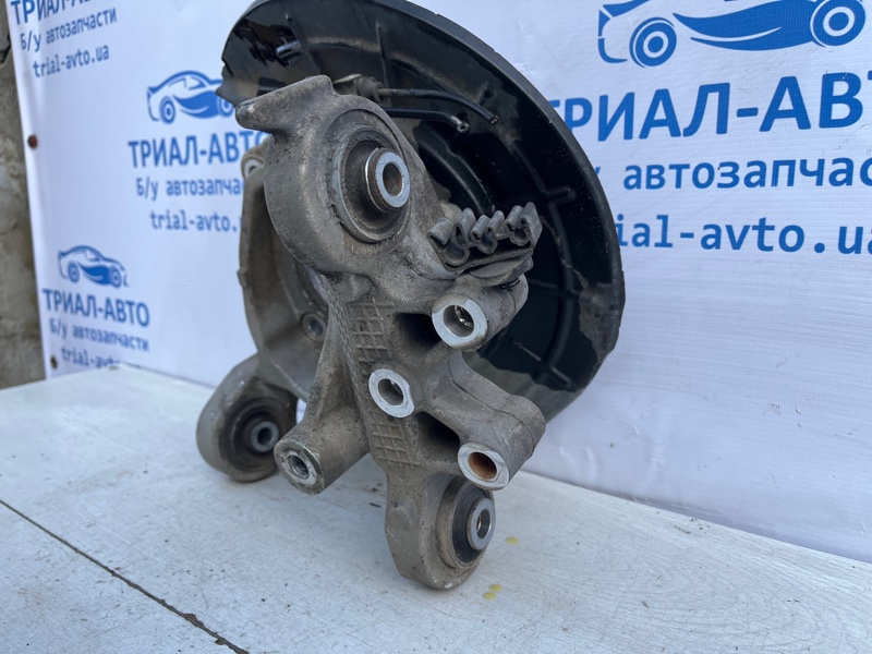 Цапфа задняя левая Cherokee 2013-2019 KL 3.2 бензин EHK