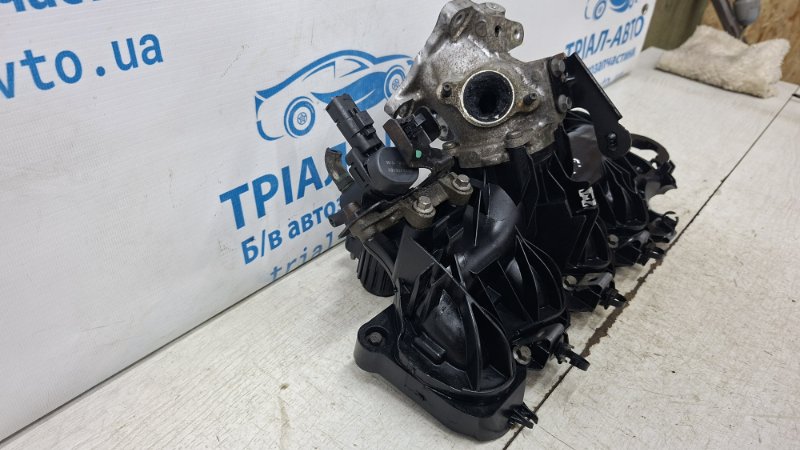 Коллектор впускной пластик Mitsubishi Outlander XL 2.2 diesel 4HK