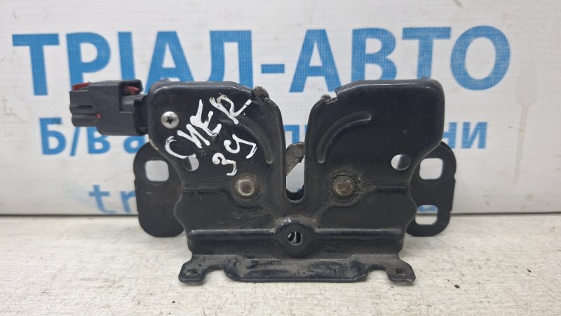 Замок капота Jeep Cherokee 2013-2019 KL 2.4 бензин ED6 68110053AA Б/У