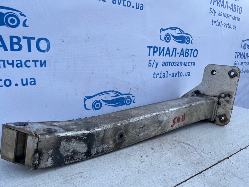 Кронштейн усилителя переднего бампера правый Jeep Cherokee KL 3.2 бензин EHK