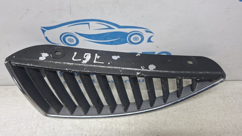 Решетка радиатора левая Lancer 2003-2009 9 1.6 Бензин 4G18