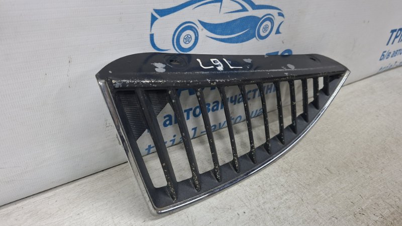 Решетка радиатора левая Mitsubishi Lancer 9 1.6 Бензин 4G18