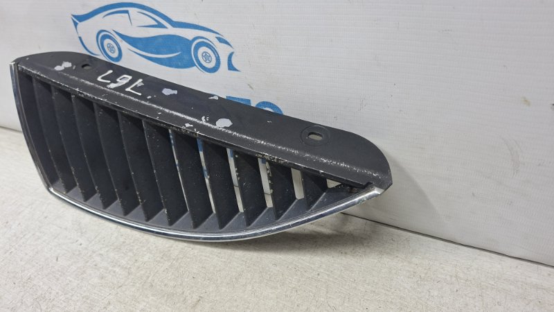 Решетка радиатора левая Lancer 2003-2009 9 1.6 Бензин 4G18