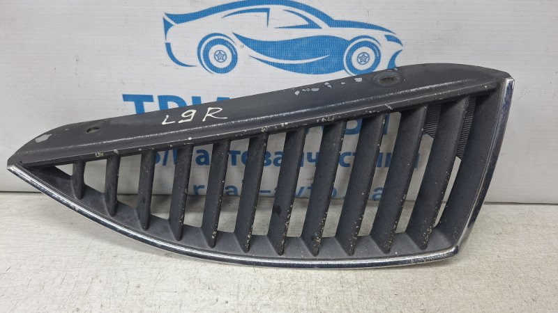 Решетка радиатора правая Mitsubishi Lancer 2003-2009 9 1.6 Бензин 4G18 MN161114 Б/У