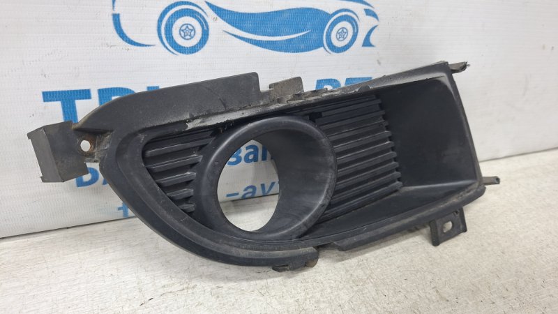 Решетка противотуманки правая Mitsubishi Lancer 9 1.6 Бензин 4G18