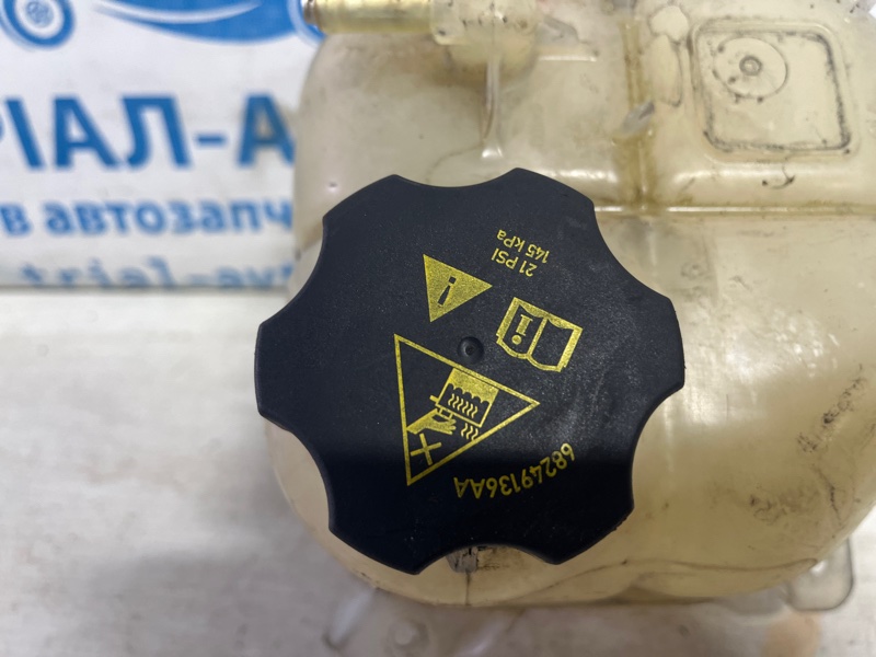 Бачок радиатора (расширительный) Cherokee 2013-2019 KL 2.4 бензин ED6