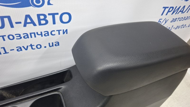 Подлокотник Mitsubishi Lancer 9 1.6 Бензин 4G18