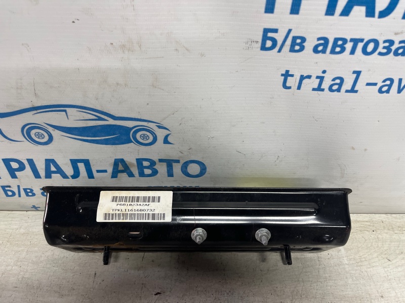 Подушка в колени правая Jeep Cherokee KL 2.4 бензин ED6