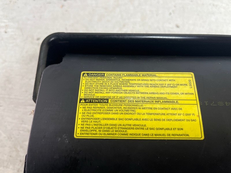 Подушка в колени левая Cherokee 2013-2019 KL 2.4 бензин ED6