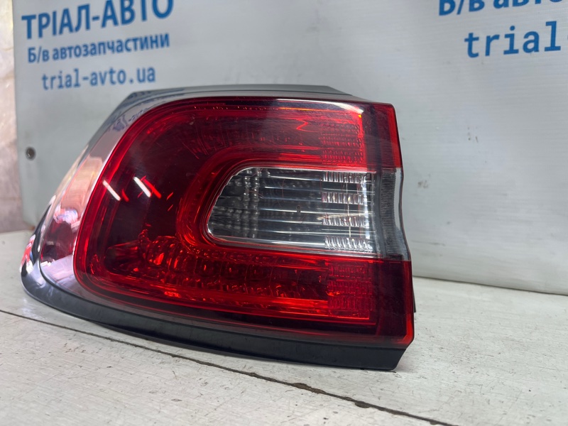 Фонарь задний внешний левый Cherokee 2013-2019 KL 3.2 бензин EHK