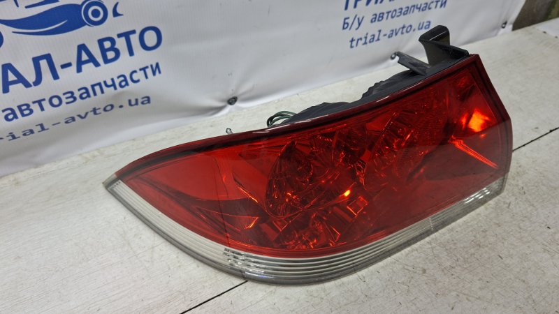 Фонарь задний внешний левый Lancer 2003-2009 9 1.6 Бензин 4G18