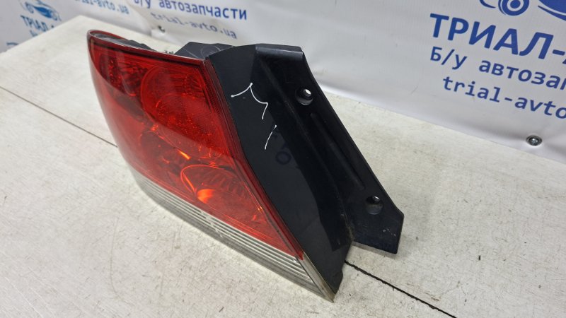 Фонарь задний внешний левый Mitsubishi Lancer 9 1.6 Бензин 4G18
