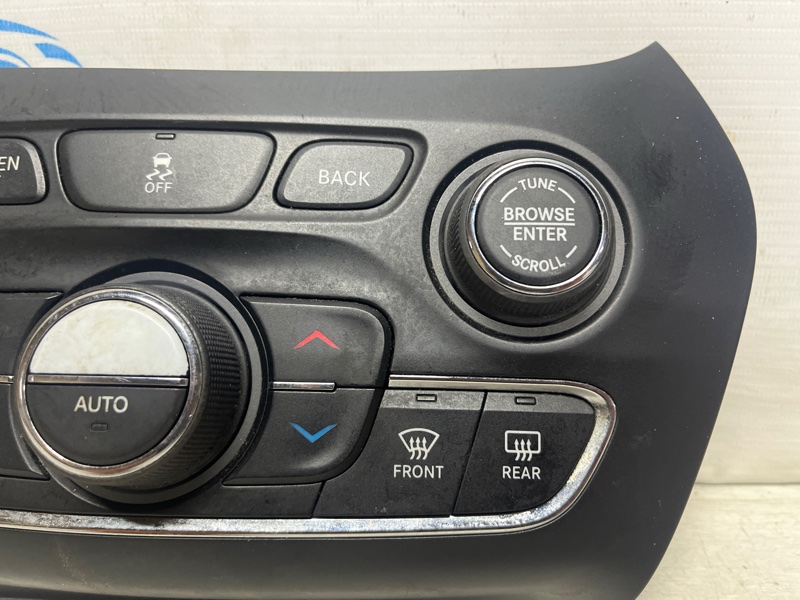 Блок управления климат-контролем Jeep Cherokee KL 2.4 бензин ED6