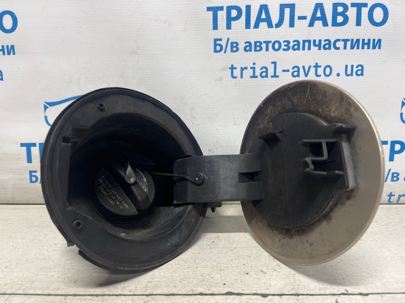 Лючок бака Jeep Cherokee KL 2.4 бензин ED6