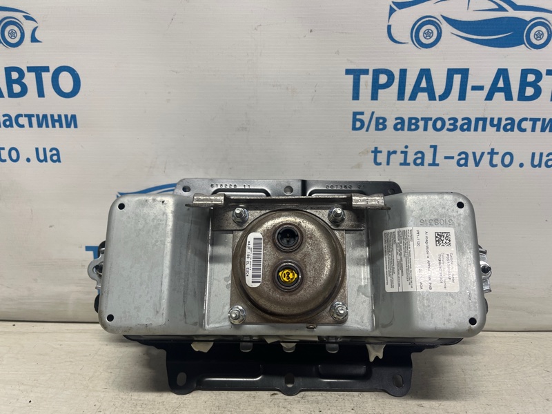 Подушка безопасности в торпеду Jeep Grand Cherokee WK2 3.6 бензин ERB