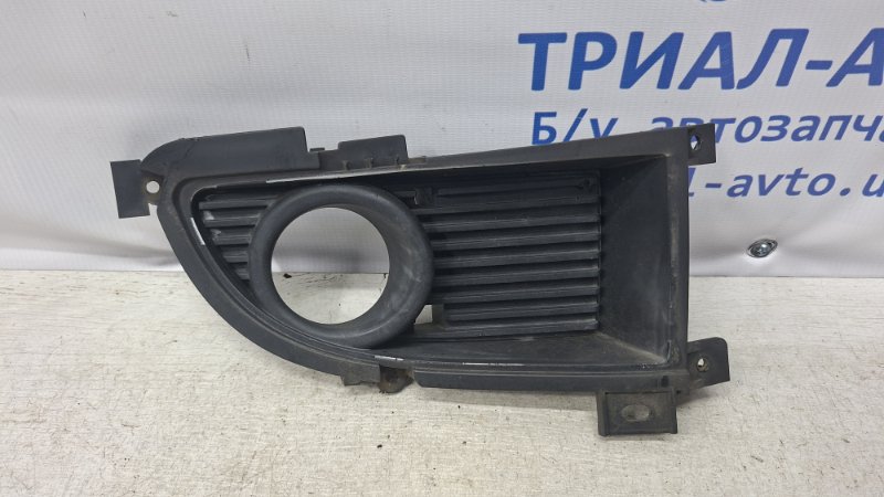 Решетка противотуманки правая Mitsubishi Lancer 2003-2009 9 1.6 Бензин 4G18 Б/У