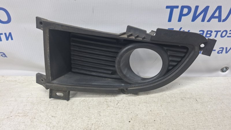 Решетка противотуманки левая Mitsubishi Lancer 2003-2009 9 1.6 Бензин 4G18 Б/У
