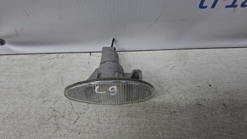 Повторитель поворотника правый Lancer 2003-2009 9 1.6 Бензин 4G18