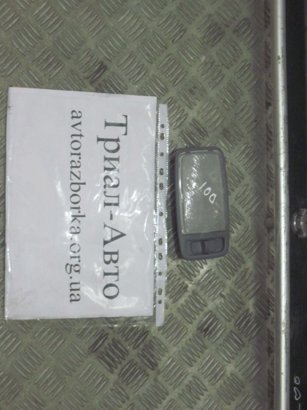 Плафон Toyota Land Cruiser 1998-2007 J100 8126060070B0 контрактная