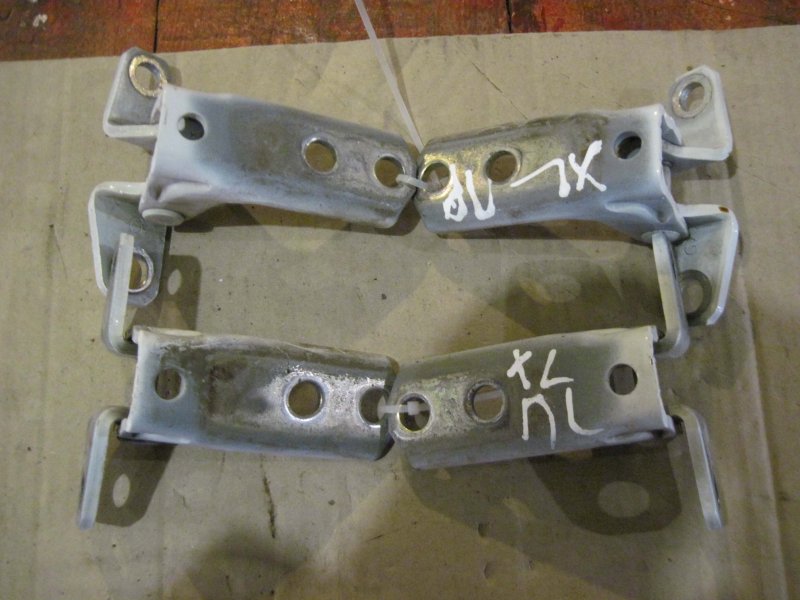 Петля двери передней левой Mitsubishi Outlander 2007-2012 XL 5702A006 контрактная