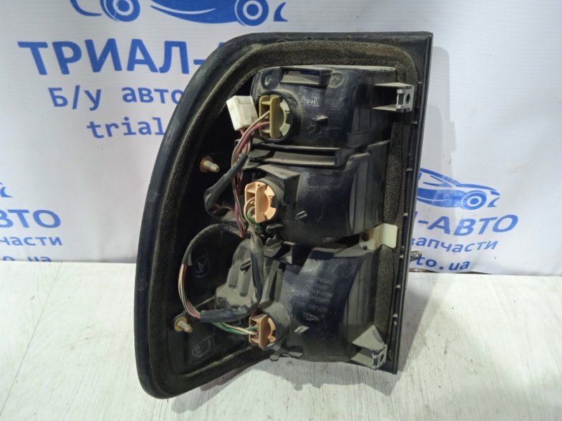 Фонарь задний внешний правый Land Cruiser 1998-2007 J100