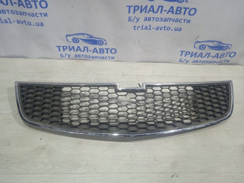 Решетка радиатора Chevrolet Cruze 2009-2016 J300 95931767 контрактная