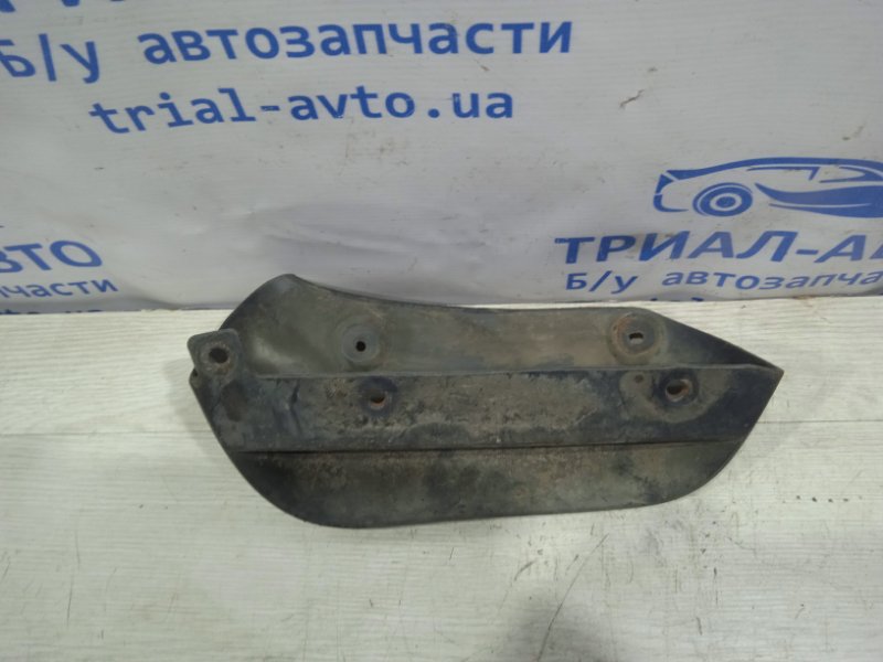 Брызговик задний правый Mitsubishi Pajero Wagon 4
