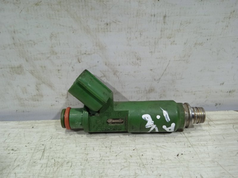 Форсунка топливная Toyota Avensis 2003-2009 T25 1.8 2325022040 контрактная