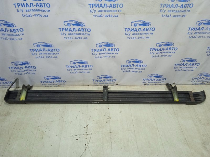 Подножка левая Land Cruiser 1998-2007 J100