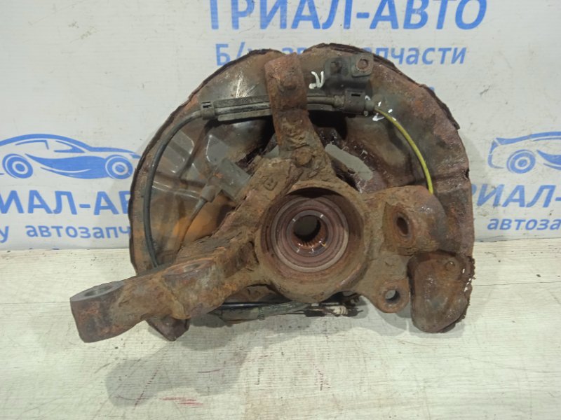 Кулак поворотный правый со ступицей Avensis 2003-2009 T25 1.8