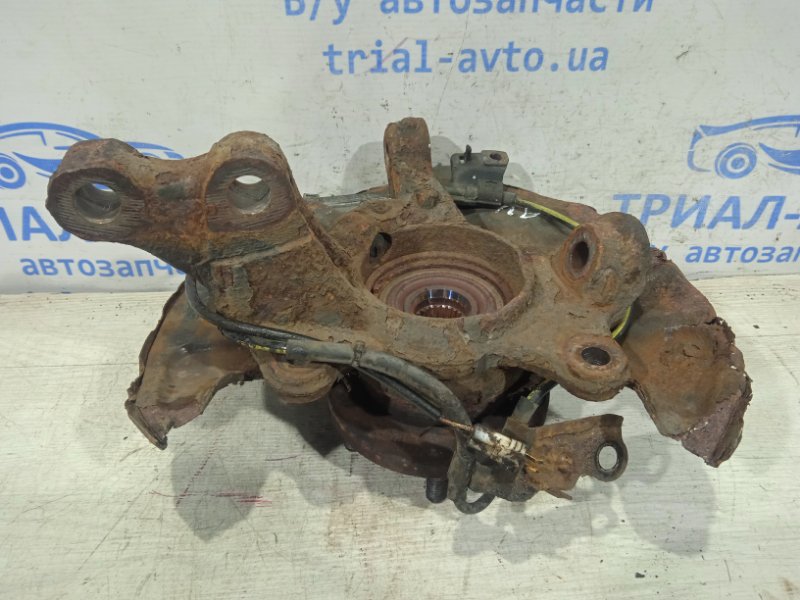Кулак поворотный правый со ступицей Toyota Avensis T25 1.8