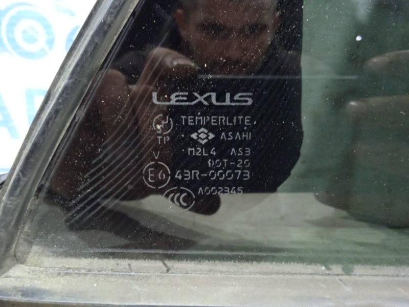 Стекло двери задней правой (форточка) RX 350 2003-2009 XU30