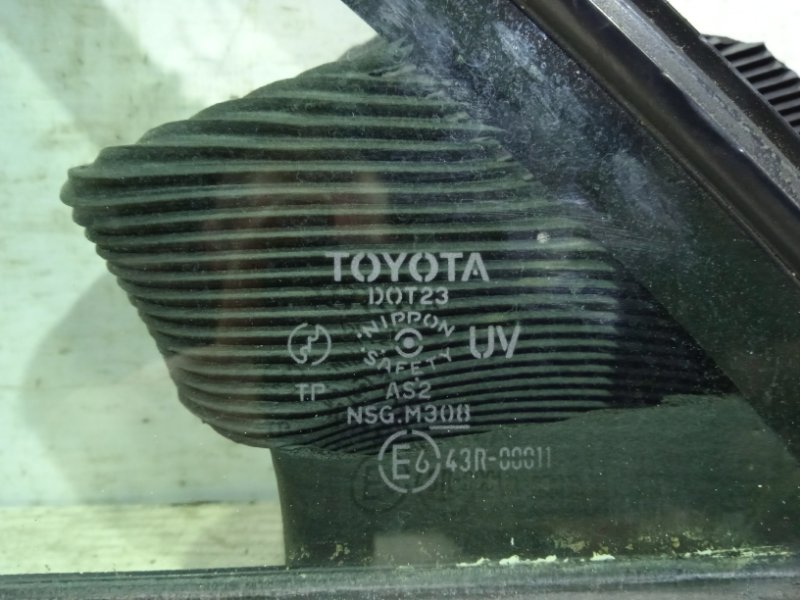 Стекло двери задней левой (форточка) Camry 2006-2011 XV40