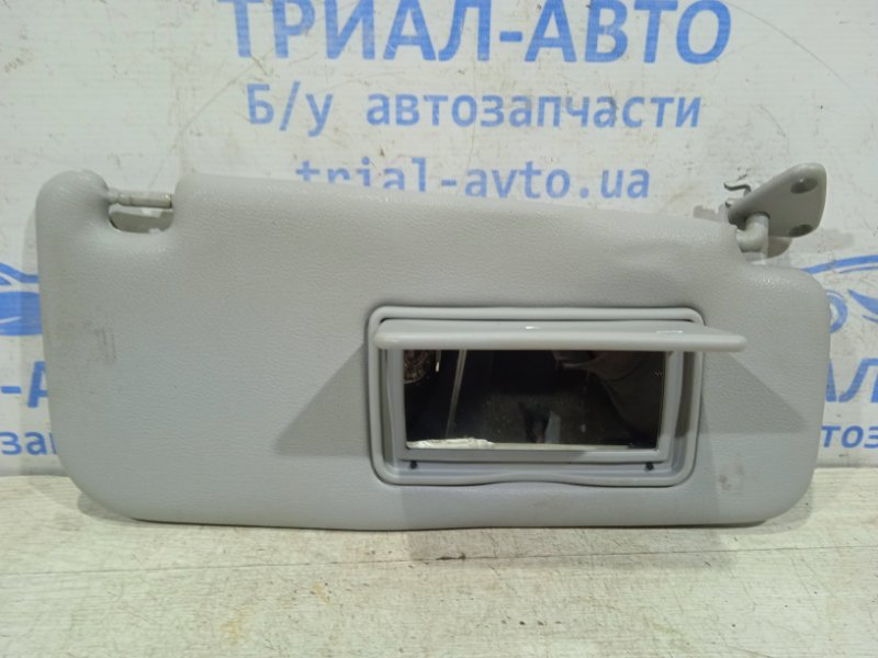 Козырек солнцезащитный правый Outlander 2003-2007 CU 2.4
