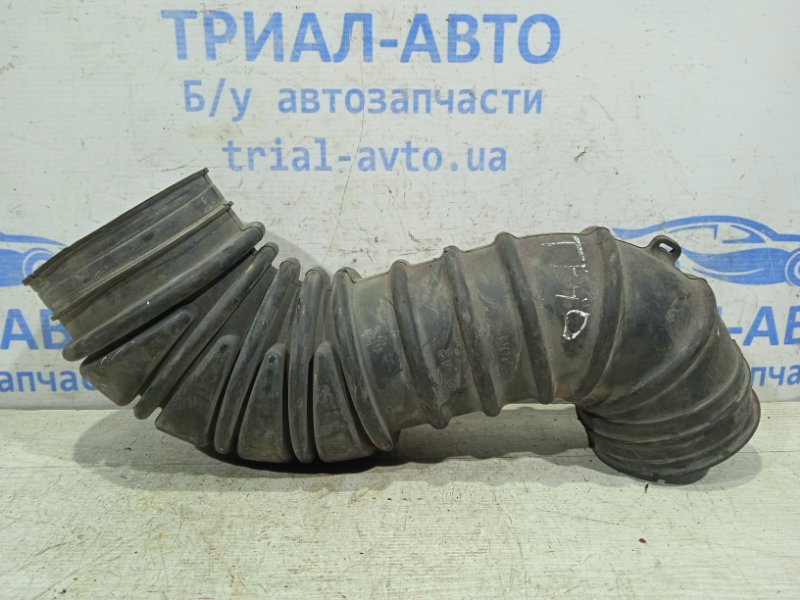 Патрубок воздушного фильтра Toyota Prado 2002-2009 J120 3.0 дизель 1797162010 контрактная