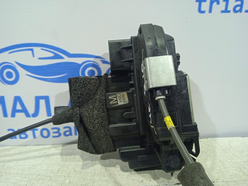 Замок двери задний правый Nissan Juke F15
